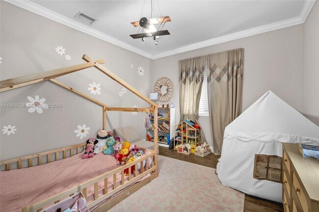 Building Photo - 545 Forest View Cir