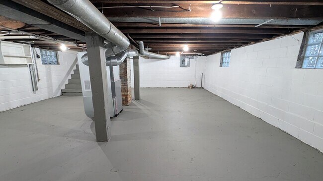 Building Photo - 2128 8th St