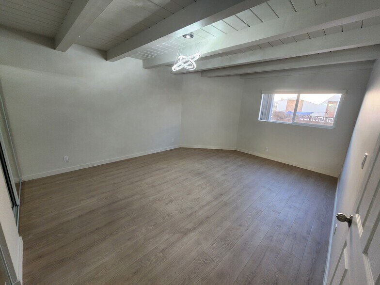 Building Photo - 9322 Cayuga Ave