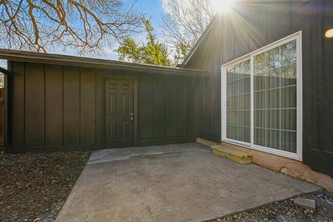 Building Photo - 11906 Broad Oaks Dr