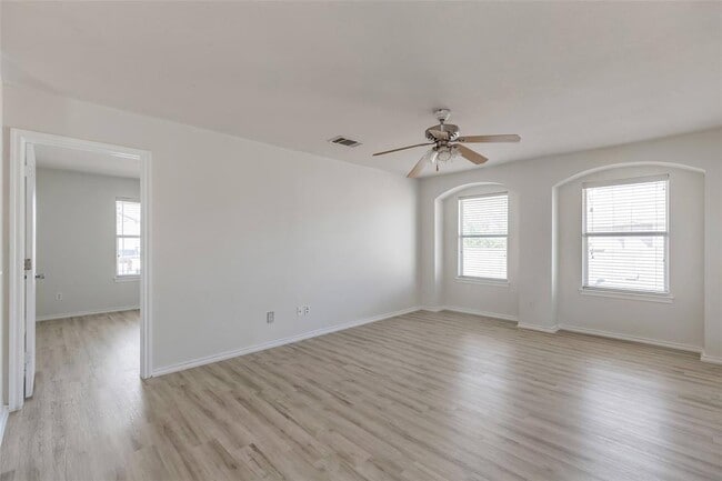 Building Photo - 3207 Barksdale Dr