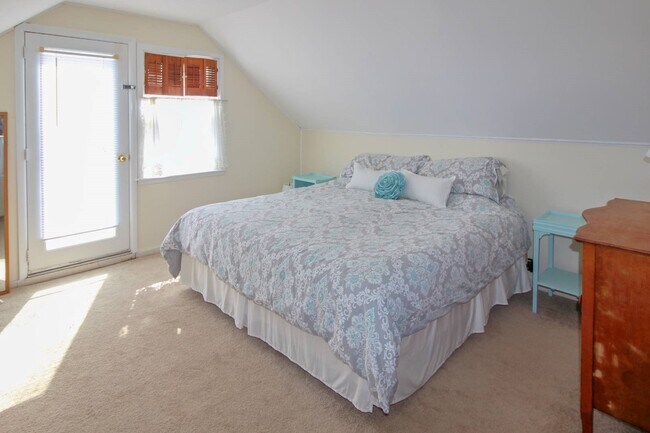 Building Photo - 314 E Montauk Hwy