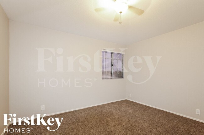 Building Photo - 11220 N 60th Dr