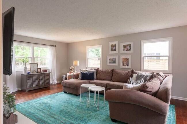 Building Photo - Well-Appointed East-Side Home with Exceptional Living Space in Sycamore Knolls