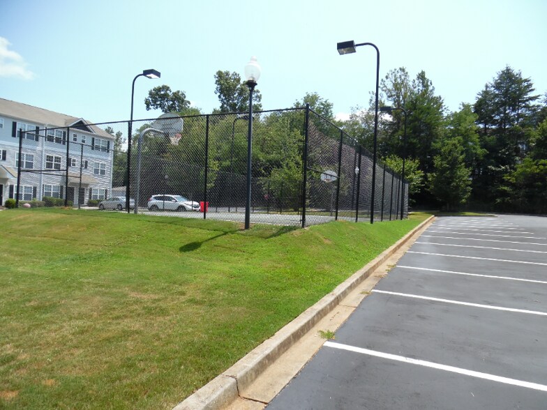 Building Photo - 118 University Village Dr