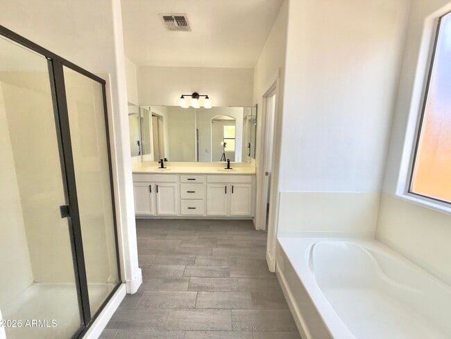 Building Photo - 7116 W Sophie Ln