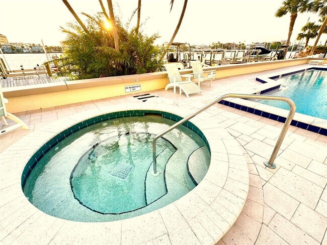 Building Photo - 690 Island Way