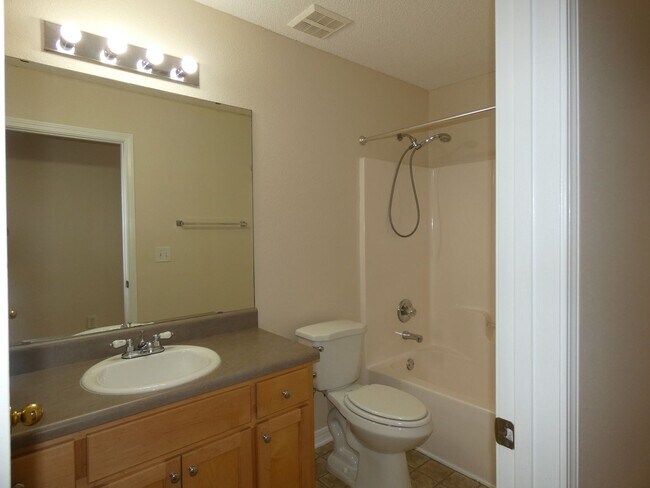 Building Photo - 4 Bedroom in Spencer Oaks Subdivision