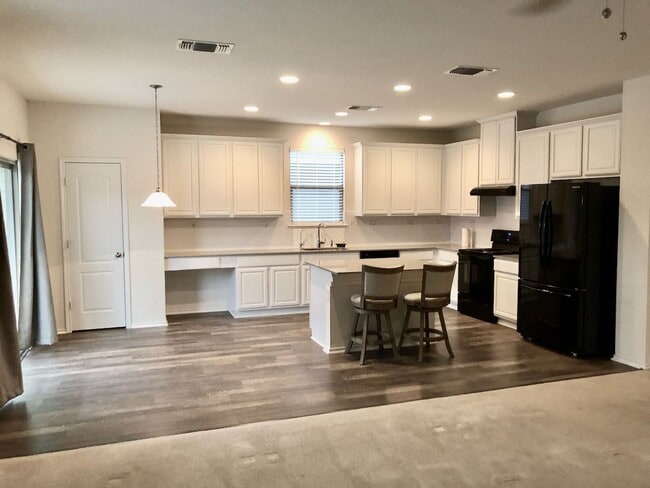 Building Photo - New Braunfels Location
