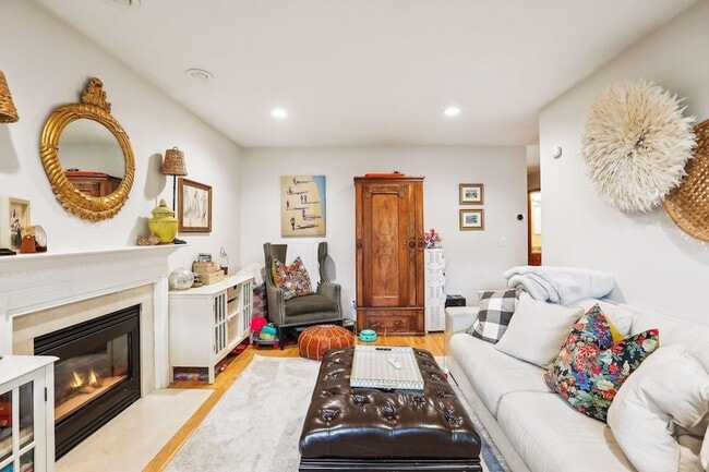 Building Photo - 4237 Ottawa Ave S