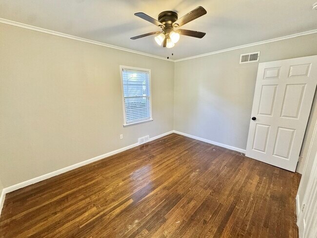 Building Photo - 1795 Cornelia Ln