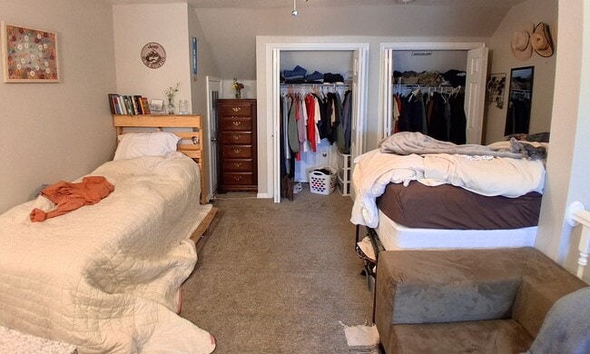 Building Photo - 986 900 E