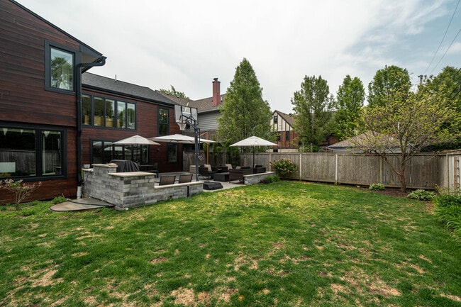 Building Photo - 5843 N Maitland Ct