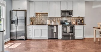 Building Photo - 951 E Maple St