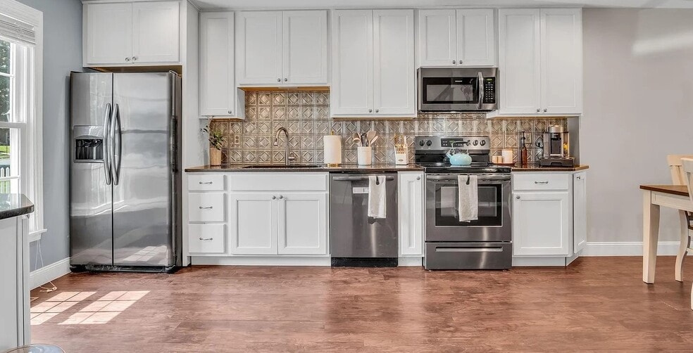 Primary Photo - 951 E Maple St