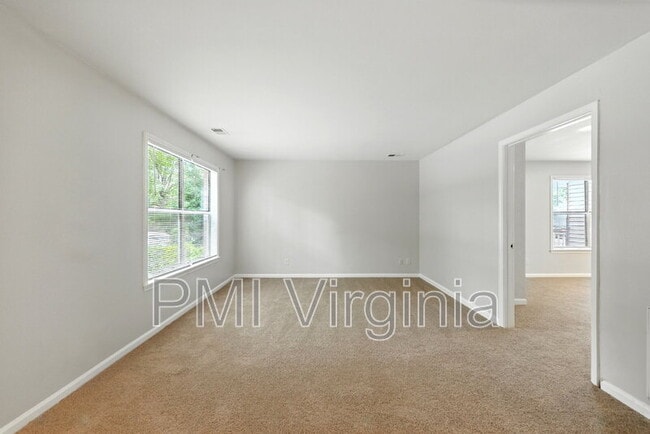 Building Photo - 949 Park Ave