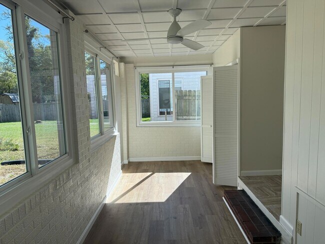 Building Photo - 222 Ross St