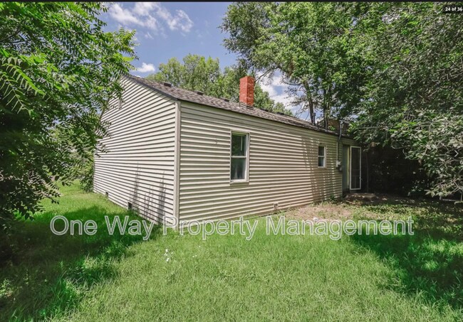 Building Photo - 1738 N Poplar Ave