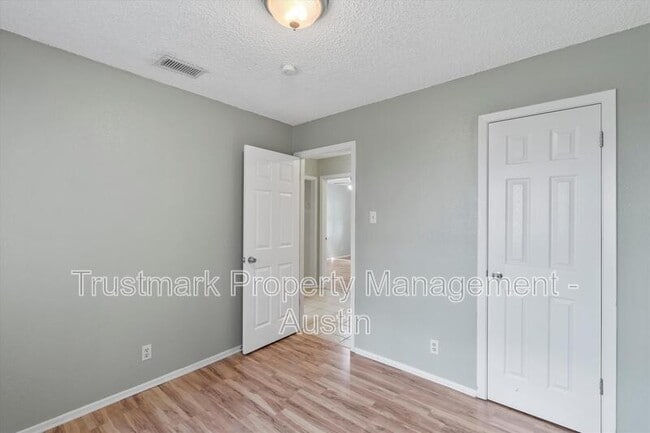 Building Photo - 11908 Broad Oaks Dr