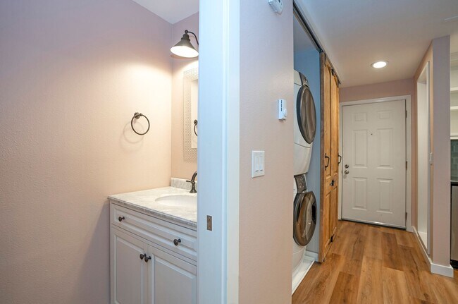 Building Photo - Wonderful 2-bedroom Townhome Style in Bothell, WA!