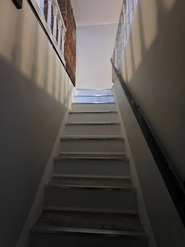 Building Photo - Spacious 3-Bedroom Home with Granite Countertops & Huge Eat-In Kitchen