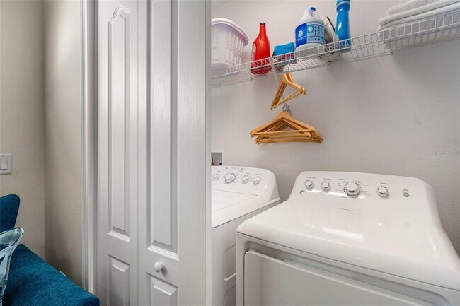 Building Photo - 199 Macaulay's Cv