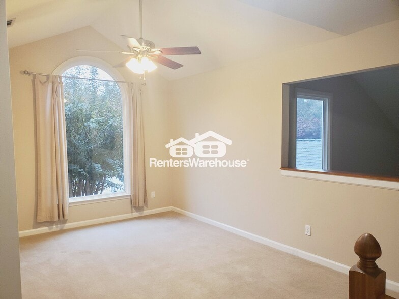 Building Photo - 141 Red Oak Ln