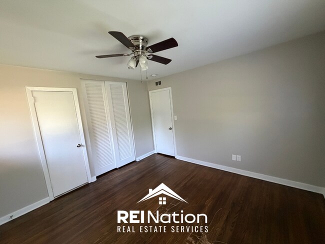 Building Photo - 3BR/2BA Center Point Rental with Hardwood Floors Throughout & Fenced Backyard