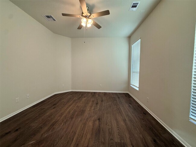 Building Photo - 405 Magnolia Ln