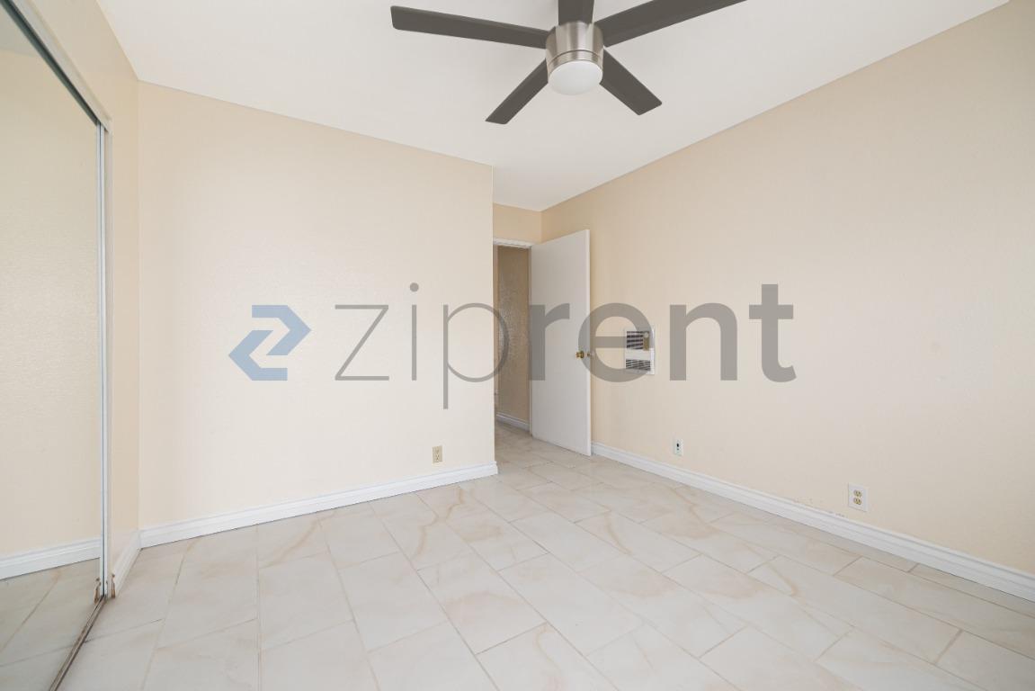 Building Photo - Unit 115