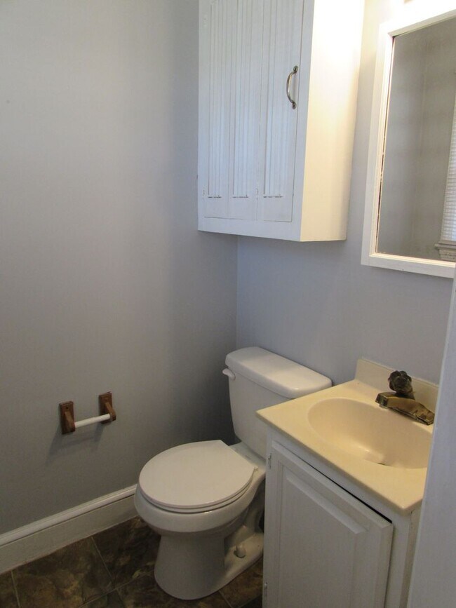 Building Photo - Lovely 3 Bed/1.5 Bath Home - Meadowbrook Subdivision in Salisbury - Large Back Deck - Wooded Back...