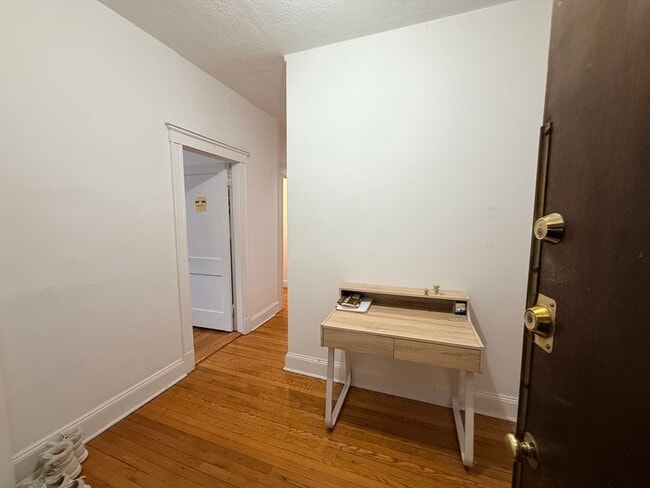 Building Photo - 451 Park Dr
