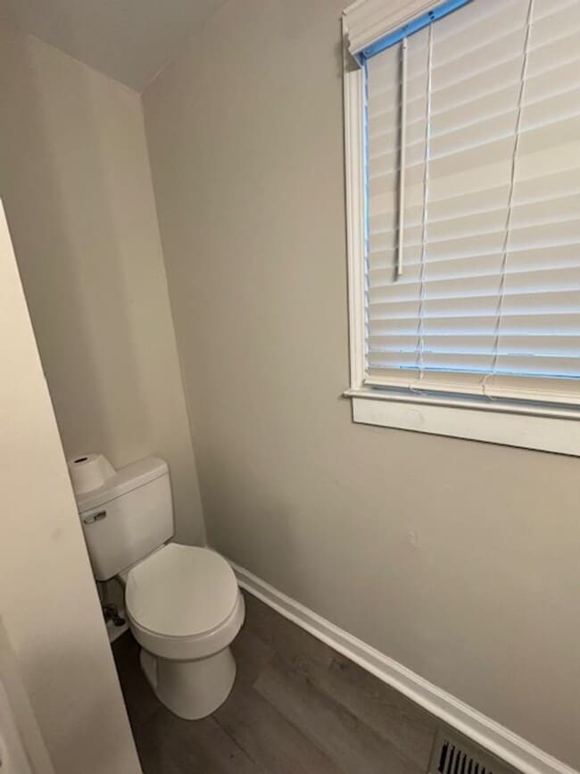 Building Photo - Downtown Duplex