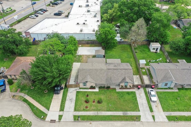 Building Photo - 12718 Summer Mill Dr