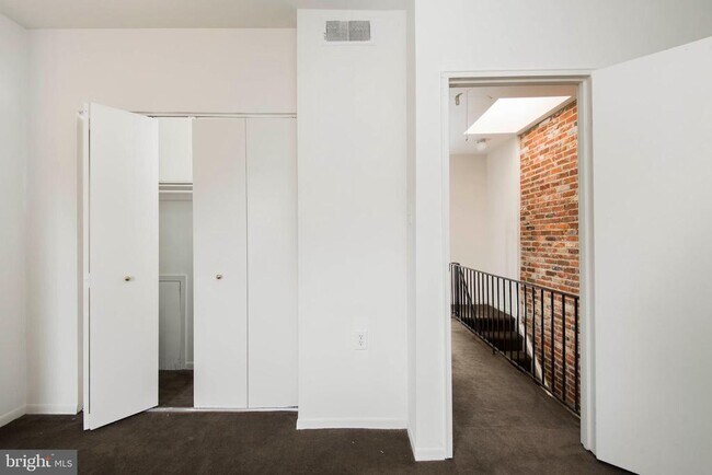 Building Photo - 2031 South St