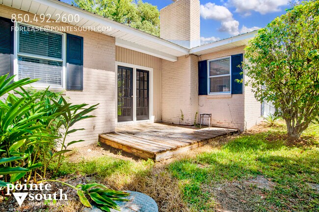 Building Photo - 703 Belrose Ave