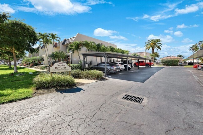 Building Photo - 800 River Point Dr