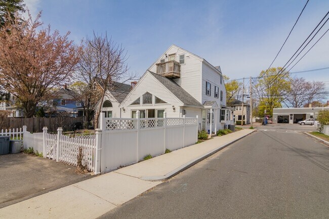 Building Photo - 313 High St