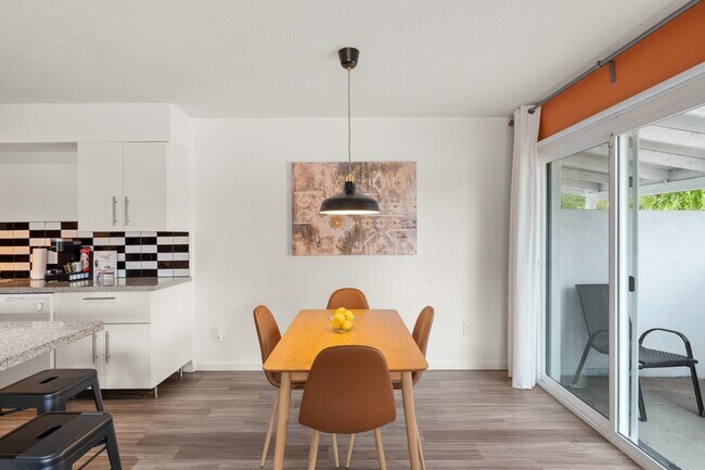 Building Photo - Charming 2BR Home with Private Backyard - ...