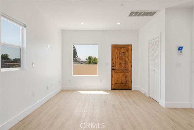 Building Photo - 2338 Cloverdale Ave