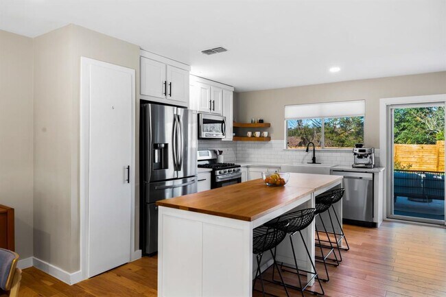 Building Photo - 3212 Harpers Ferry Ln