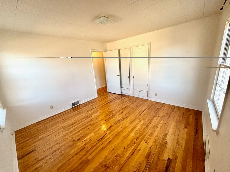 Building Photo - 522 S 10th Ave