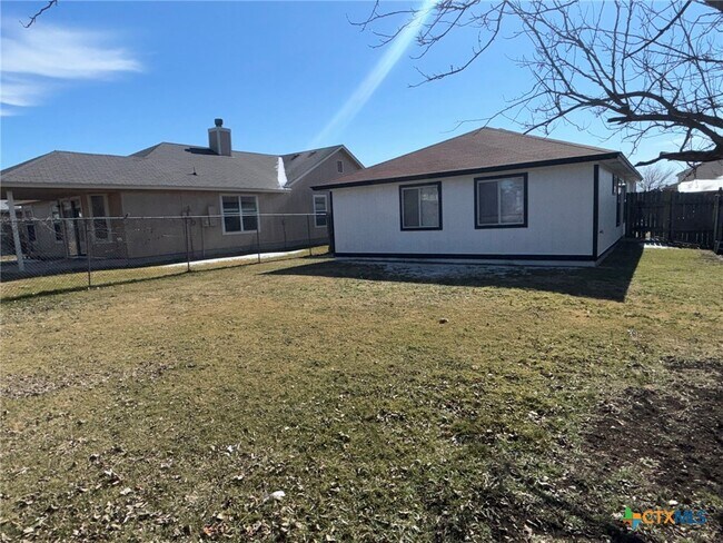 Building Photo - 2205 Garrett Dr