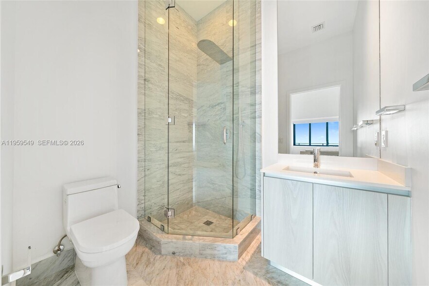 Building Photo - 480 NE 31st St