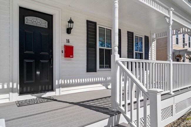 Primary Photo - 16 Devens St