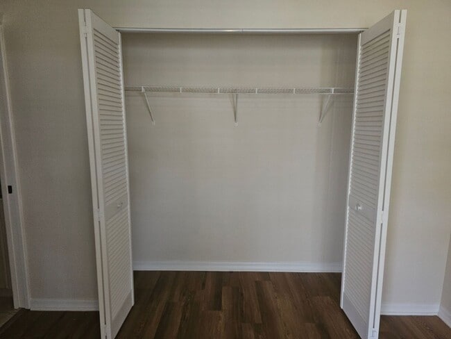 Building Photo - 2/2 Third Floor Condo at Coral Cove W/ Wat...