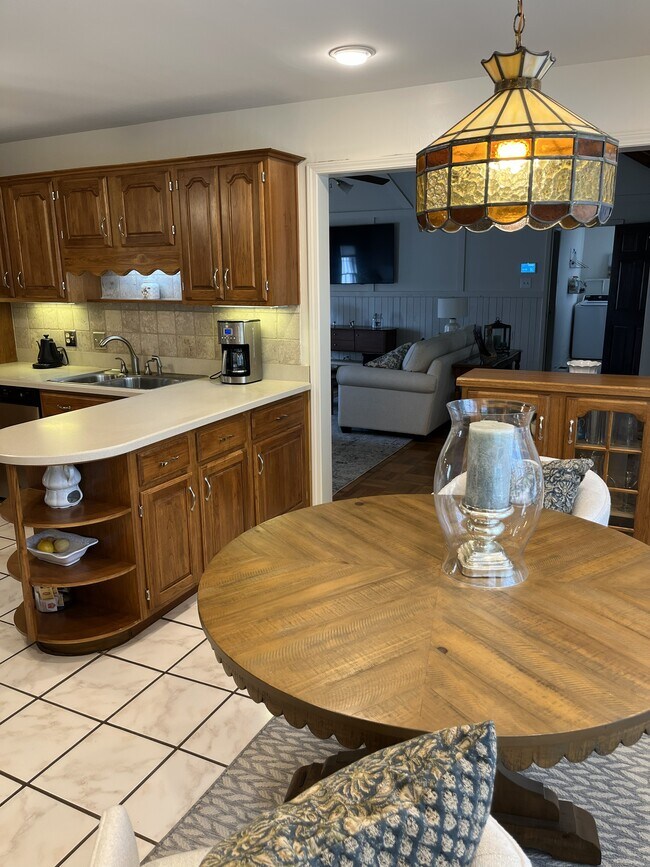 Building Photo - Sandy Springs Rental Home