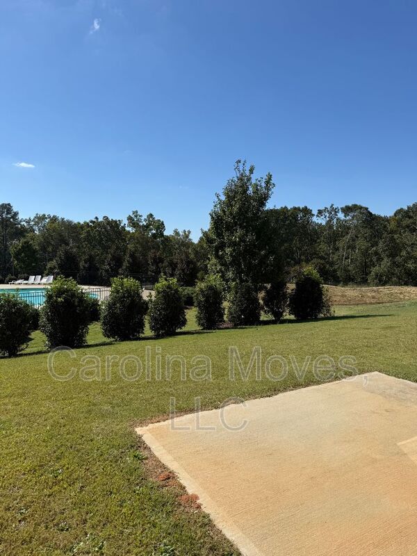 Building Photo - 129 Foxbank Cir