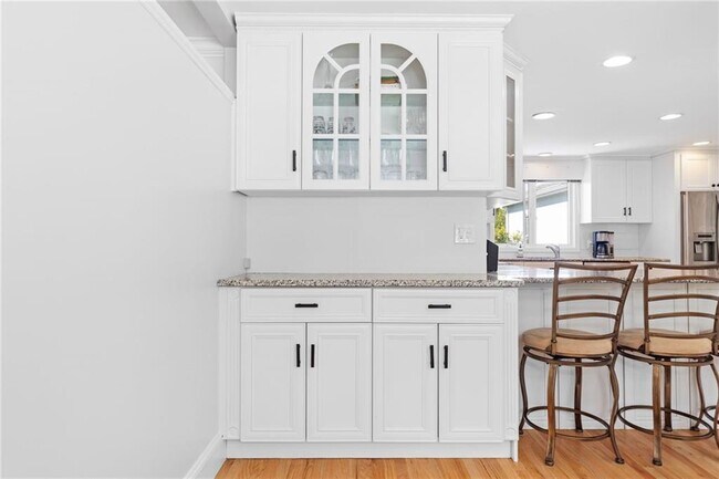 Building Photo - 331 Third Beach Rd