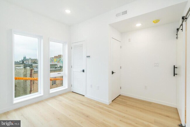 Building Photo - 2721 N Howard St